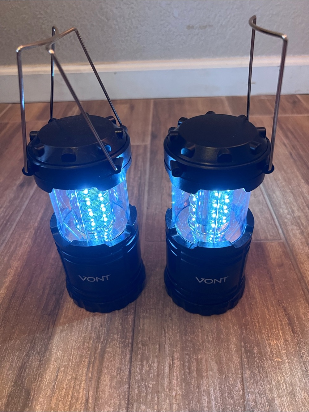 Pair of LED lamps battery powered long lasting